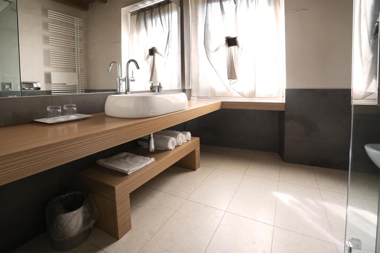 Il Borgo - 1711 Luxury Guest House Arlate المظهر الخارجي الصورة