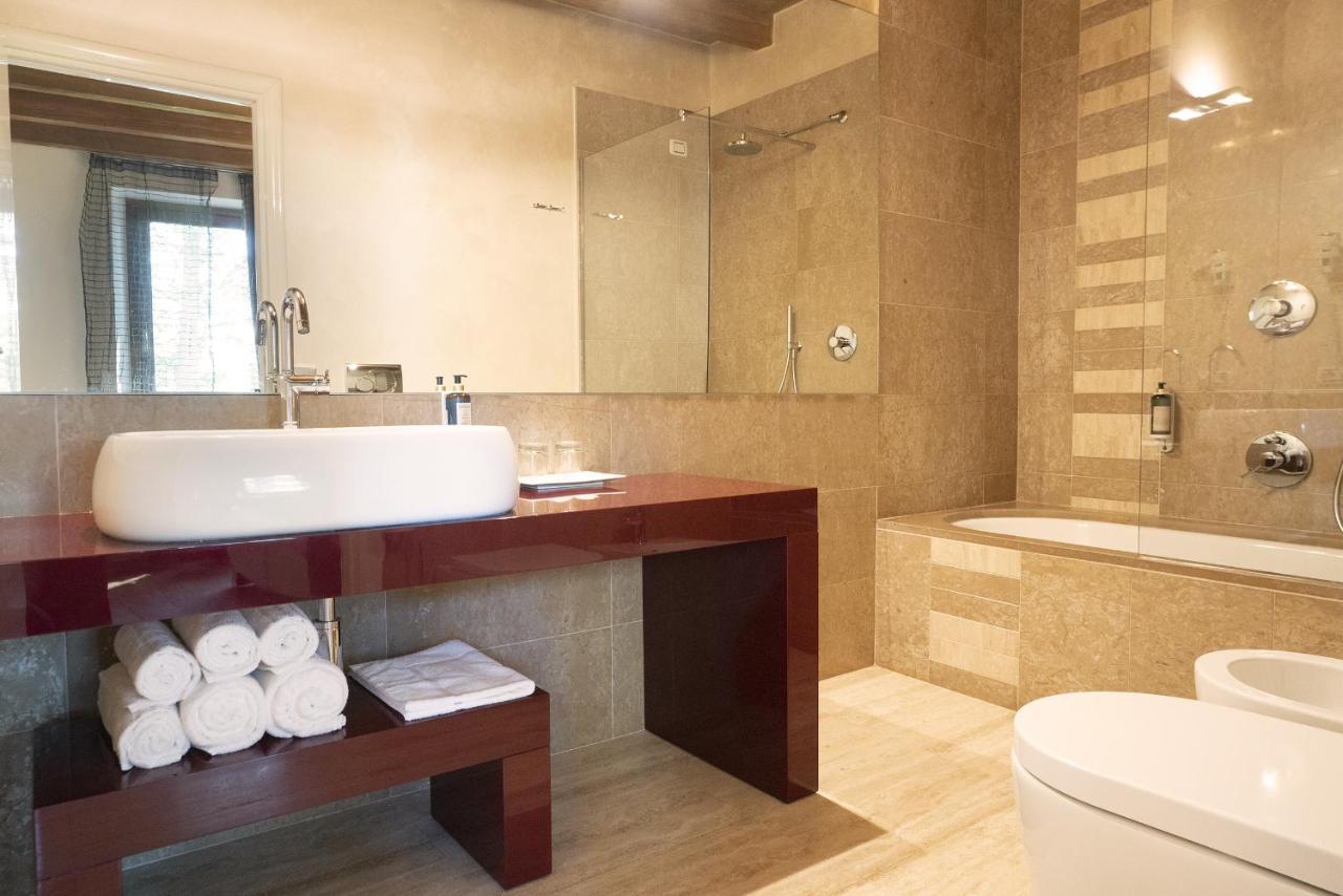 Il Borgo - 1711 Luxury Guest House Arlate المظهر الخارجي الصورة