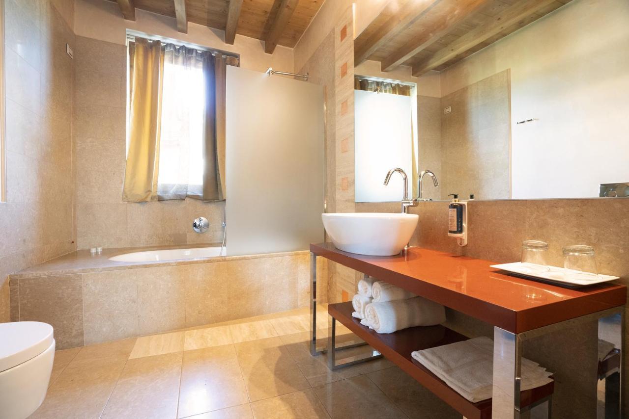 Il Borgo - 1711 Luxury Guest House Arlate المظهر الخارجي الصورة
