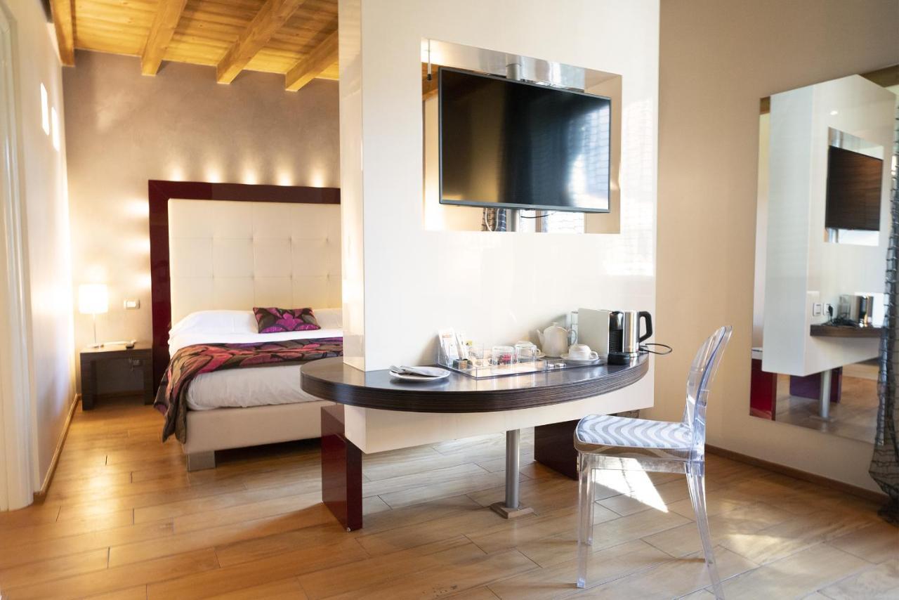 Il Borgo - 1711 Luxury Guest House Arlate المظهر الخارجي الصورة