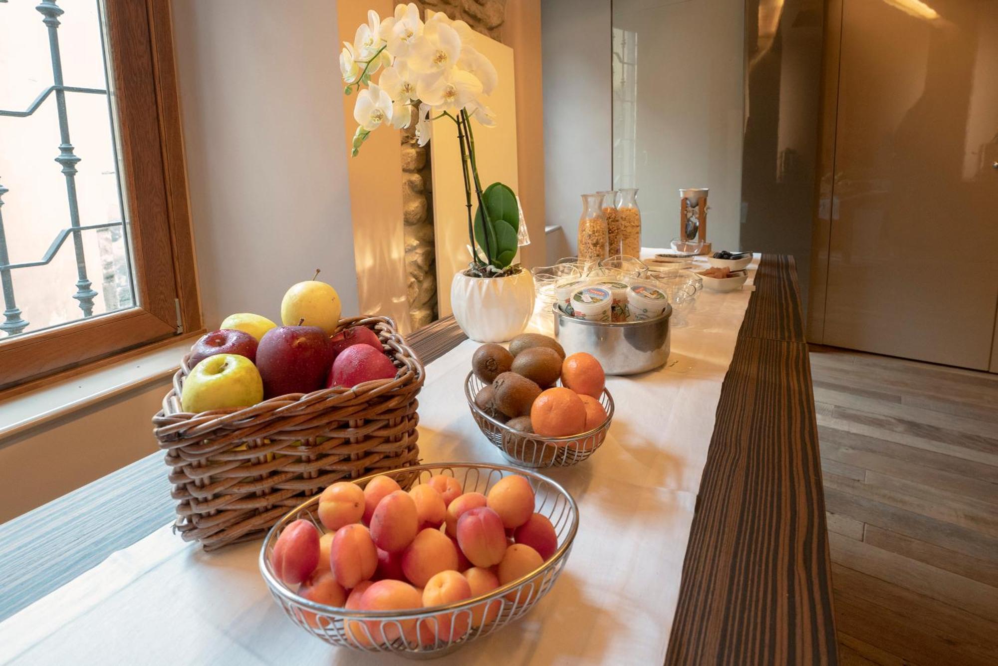 Il Borgo - 1711 Luxury Guest House Arlate المظهر الخارجي الصورة